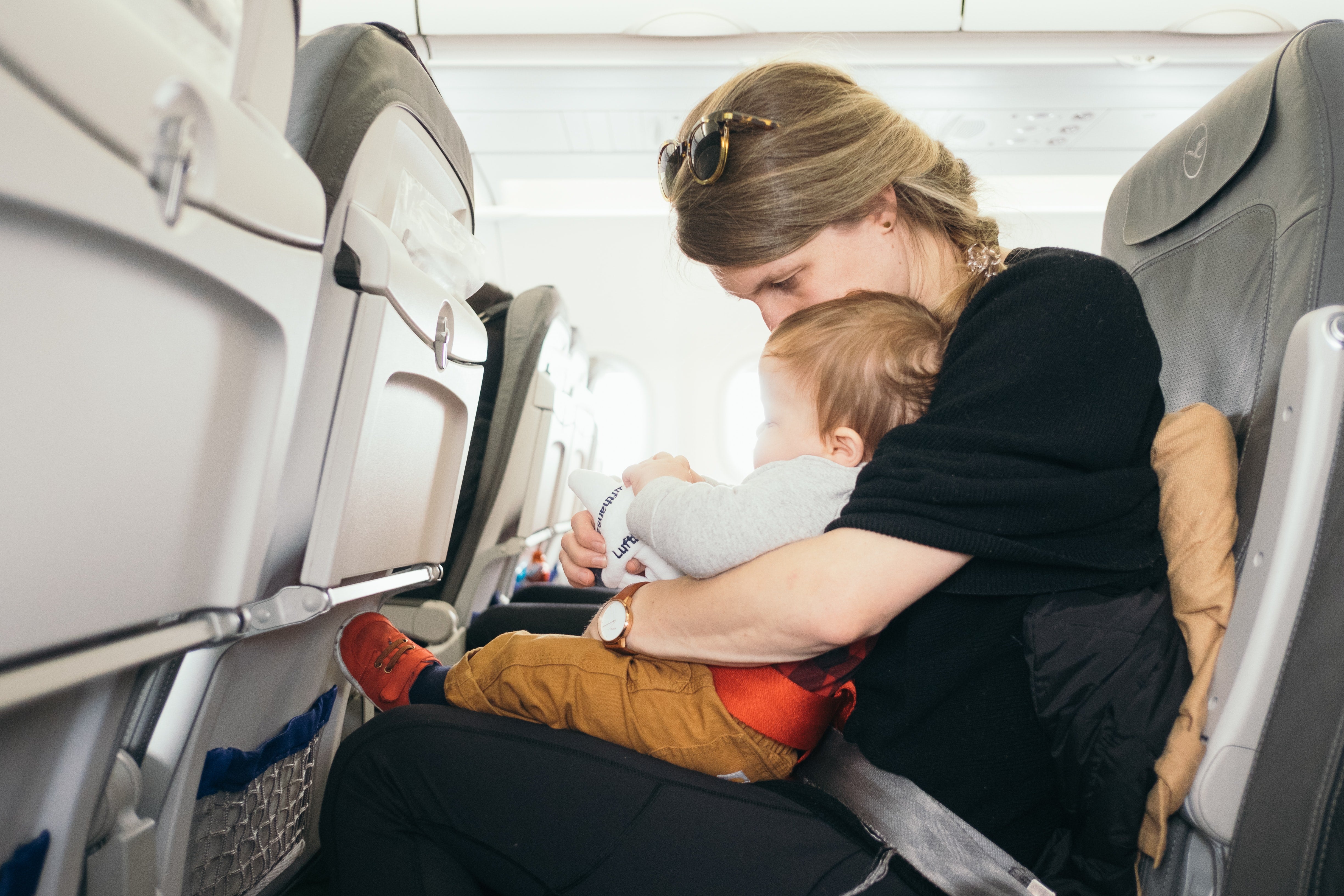 How Do I Travel with Breastmilk? – momjug™